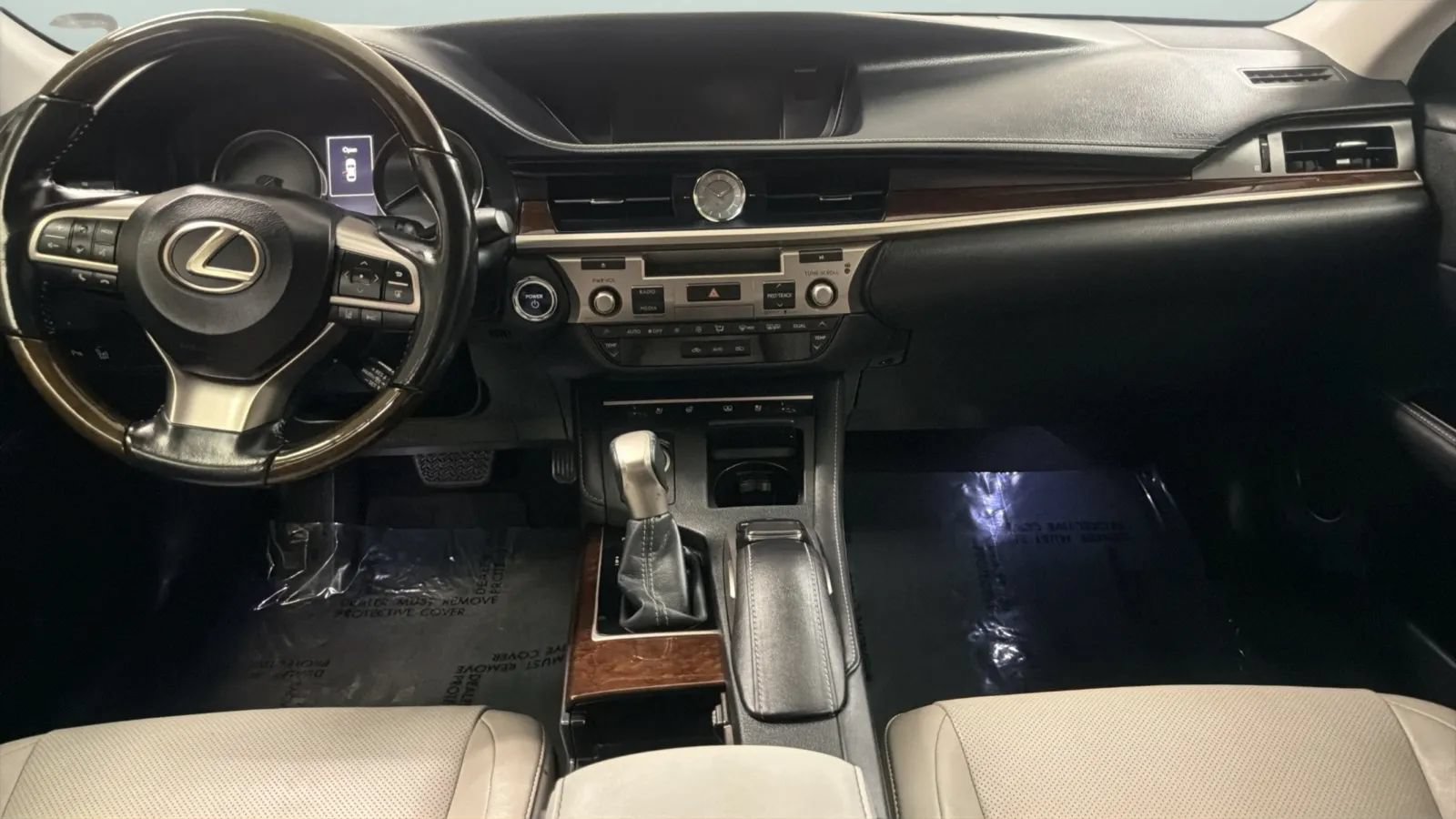 Used 2016 Lexus ES 300h w/ Luxury Package w/Wood Trim FWD image 16
