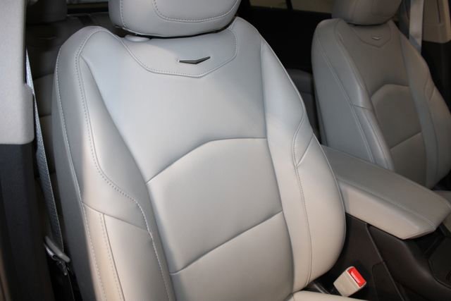 Certified 2023 Cadillac XT4 Luxury w/ Cold Weather Package image 21