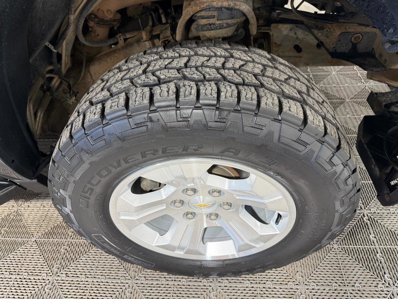 Used 2010 Chevrolet Suburban LT AWD/4WD image 11