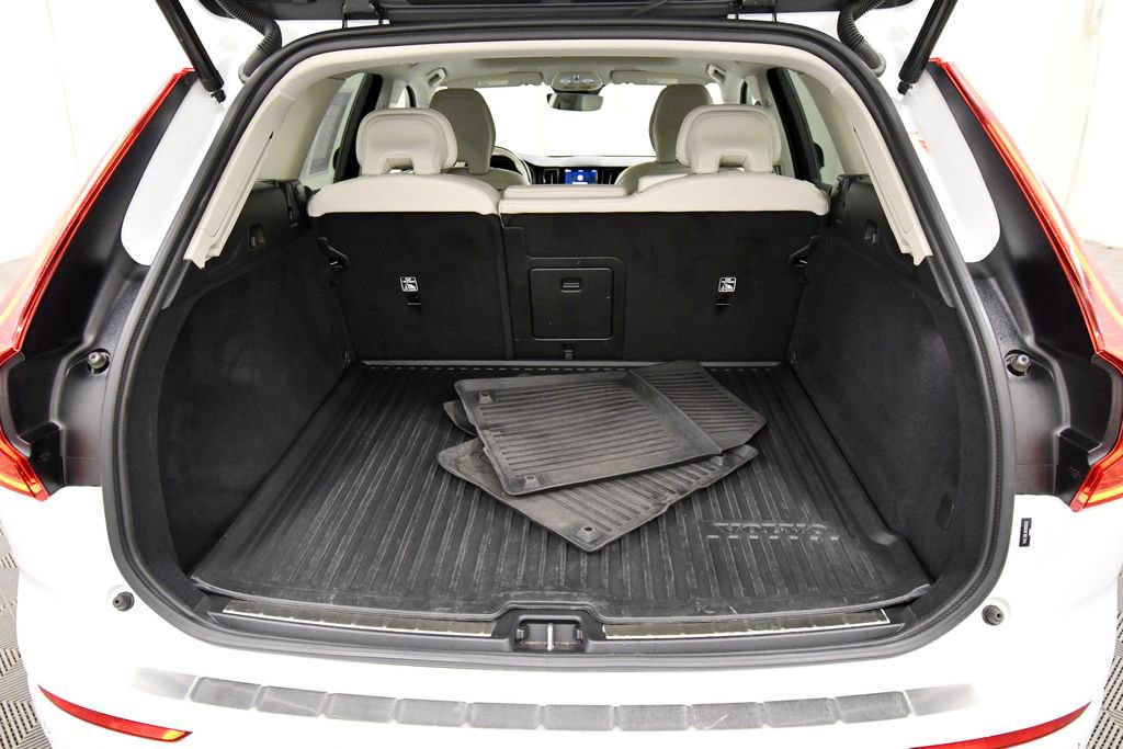 Used 2024 Volvo XC60 B5 Plus w/ Protection Package Premier AWD/4WD image 7