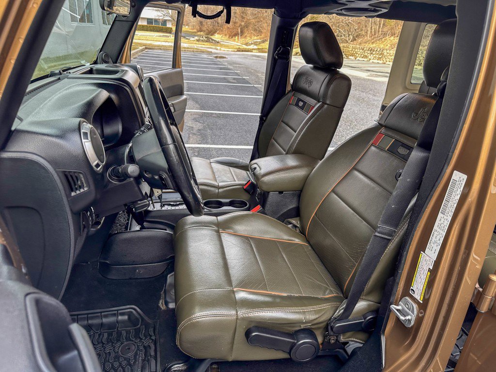 Used 2011 Jeep Wrangler Unlimited 70th Anniversary w/ Connectivity Group image 16