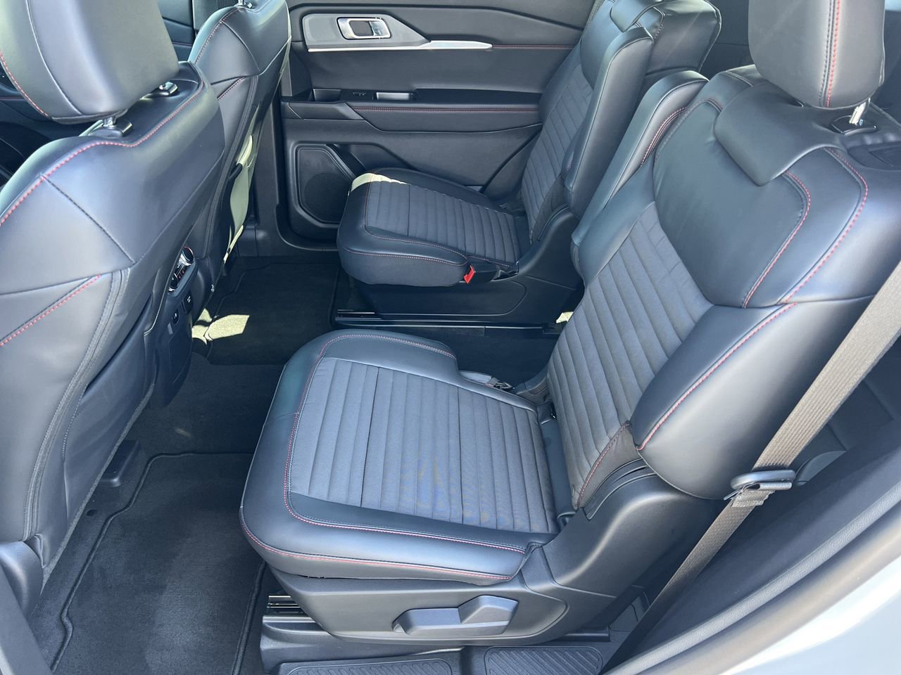 New 2026 Ford Explorer ST-Line w/ ST-Line Street Pack image 20
