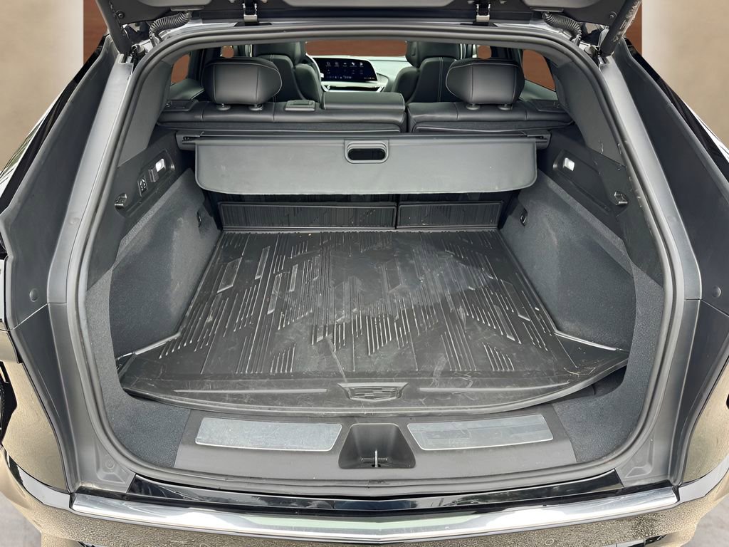 Certified 2025 Cadillac Lyriq Luxury w/ LPO, Floor Liner Package AWD/4WD image 8