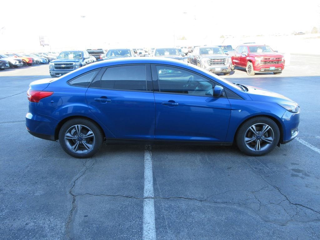 Used 2018 Ford Focus SE w/ SE Appearance Package image 6