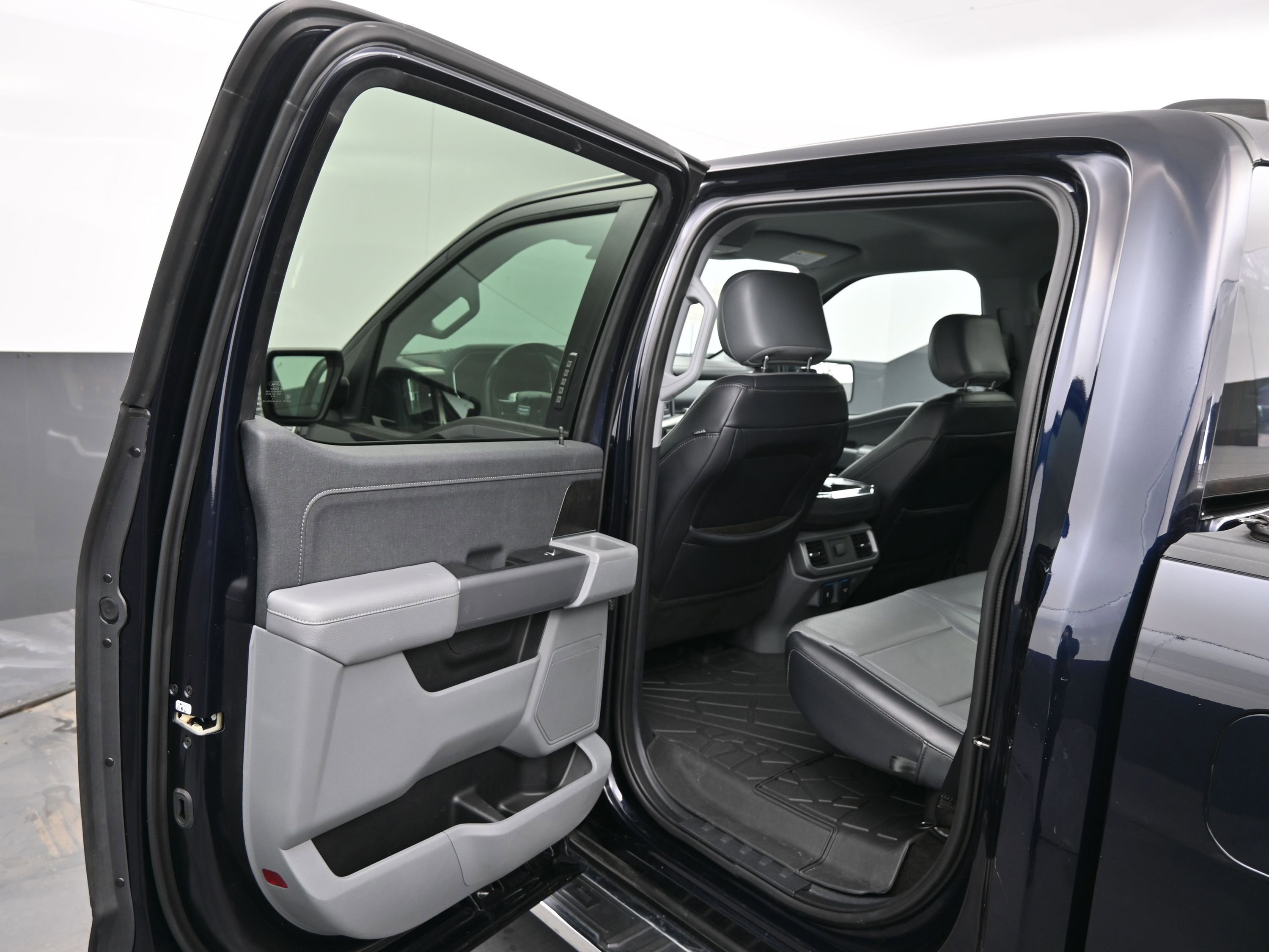 Used 2021 Ford F150 Lariat w/ Tow Technology Package image 14