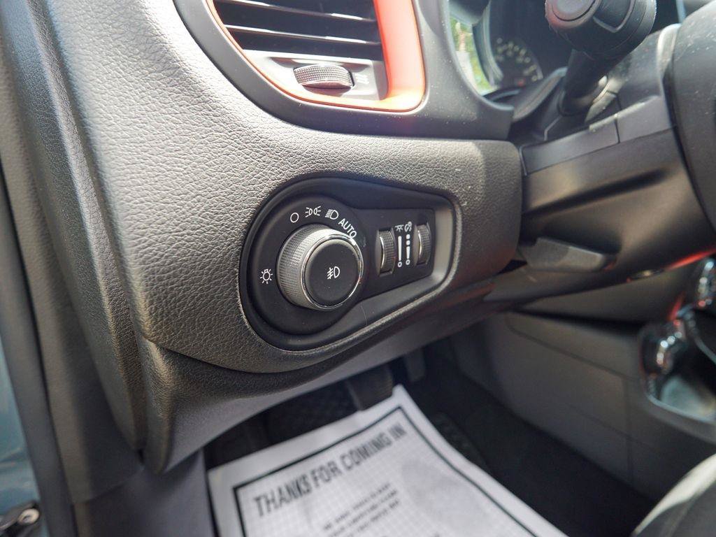 Used 2016 Jeep Renegade Trailhawk AWD/4WD image 20