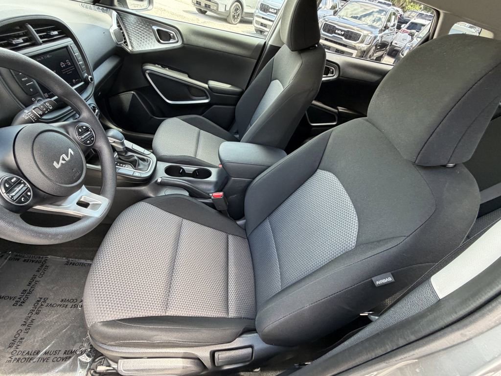 Used 2023 Kia Soul LX FWD image 20
