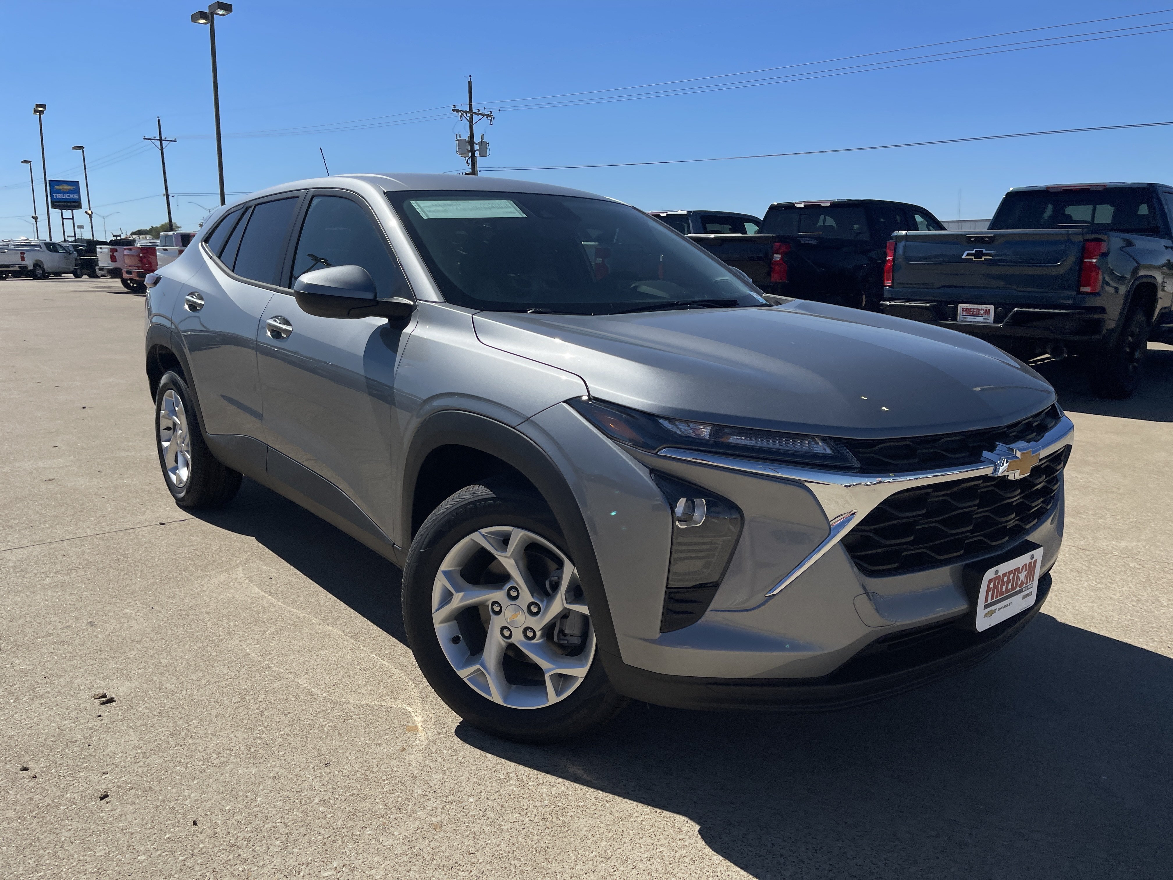 New 2026 Chevrolet Trax LS w/ LS Convenience Package FWD image 2