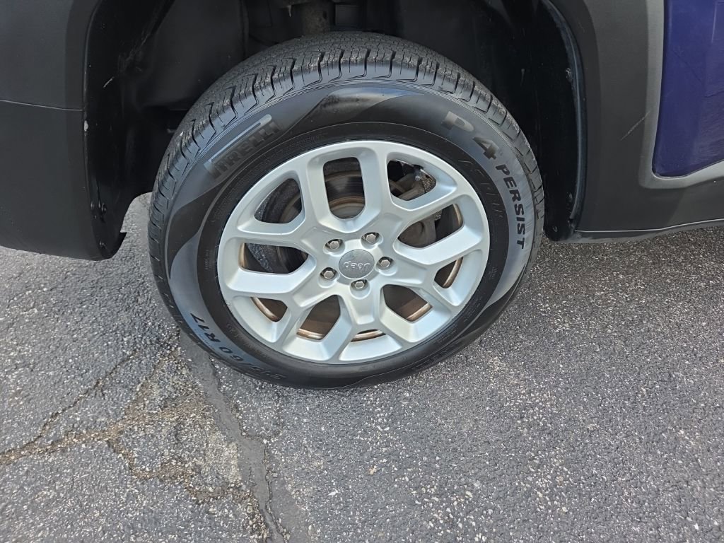 Used 2017 Jeep Renegade Latitude w/ Popular Equipment Group image 7