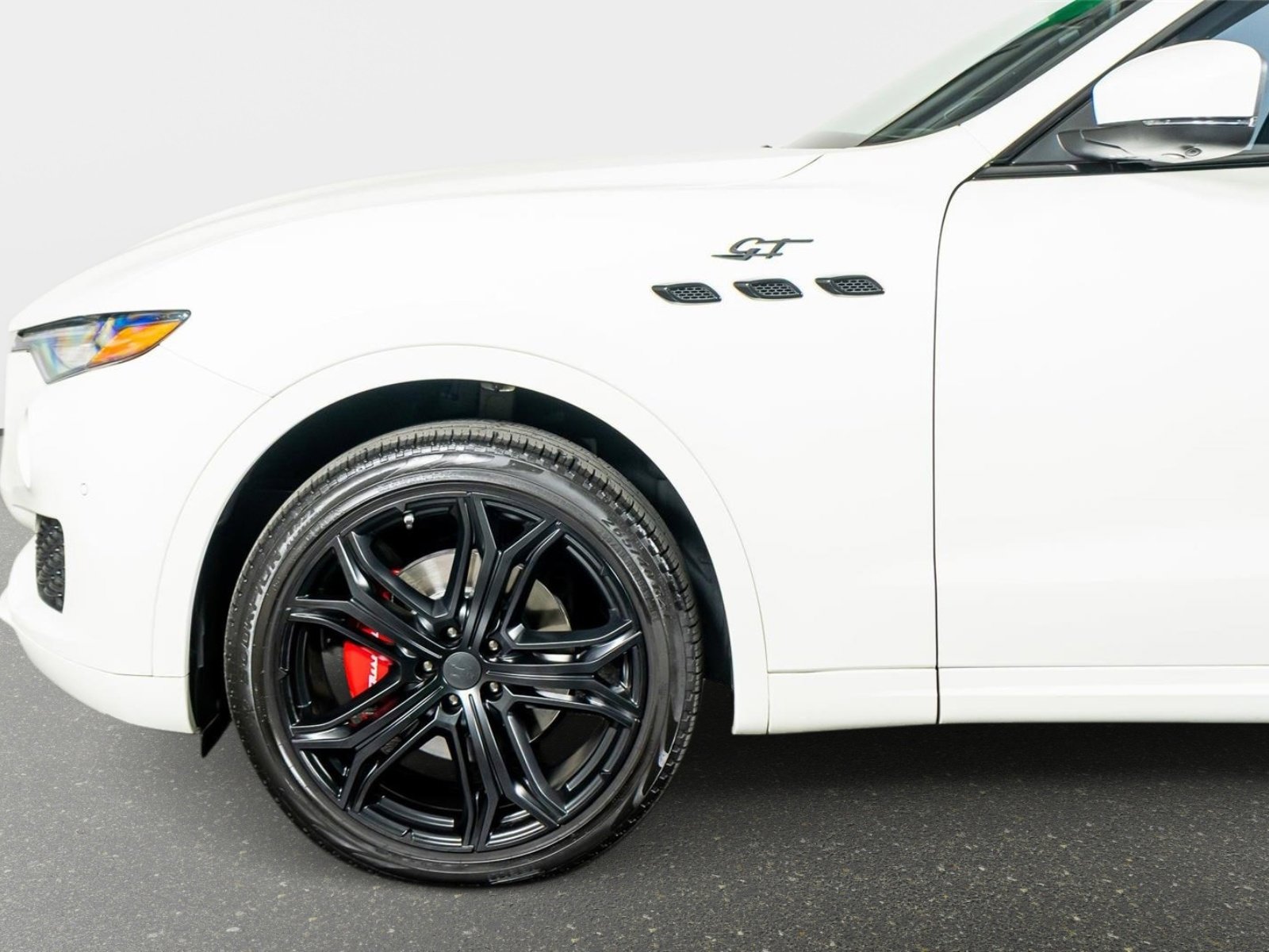 Used 2023 Maserati Levante GT image 16