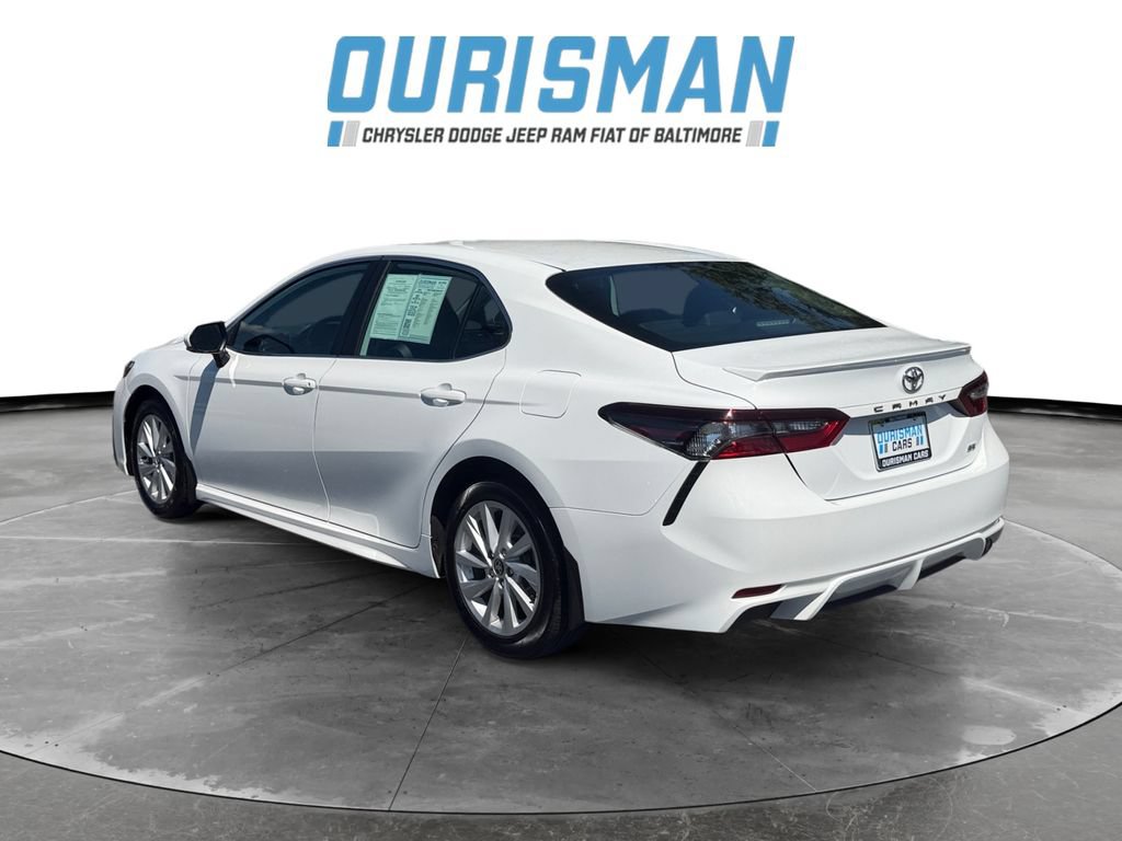 Used 2024 Toyota Camry SE FWD image 4