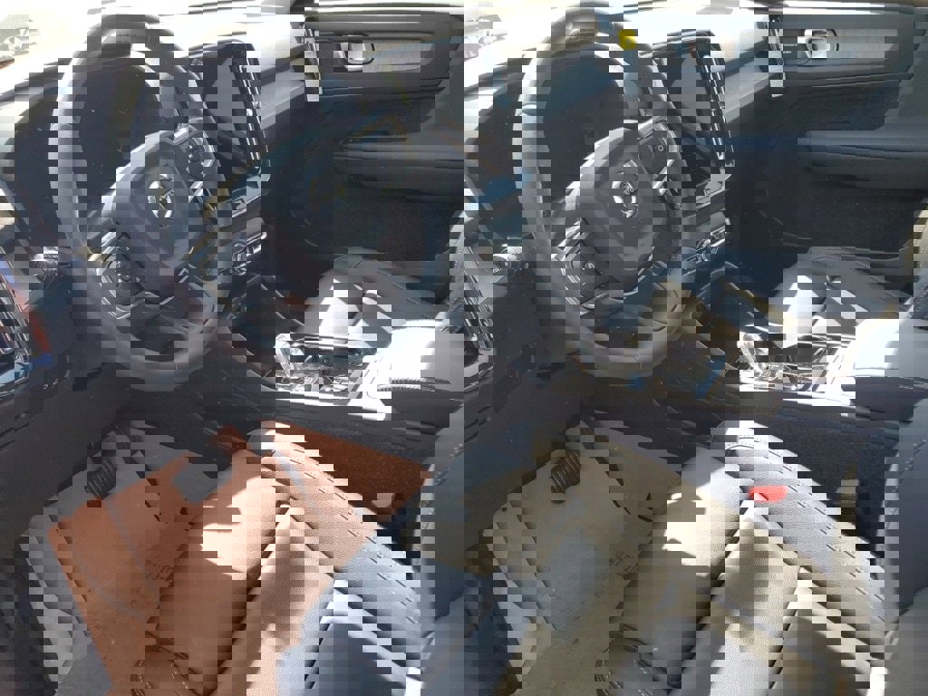 New 2025 Volvo XC40 B5 Ultra w/ Climate Package image 5