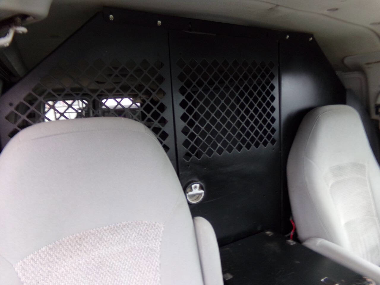 Used 2006 Ford E-250 and Econoline 250 RWD image 27