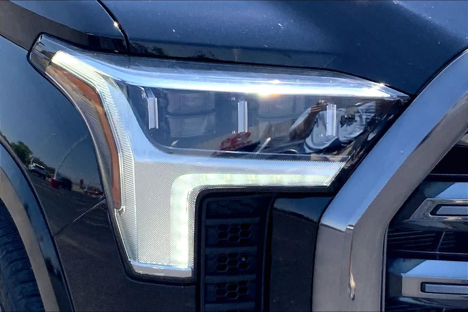 Used 2024 Toyota Tundra Platinum AWD/4WD image 28