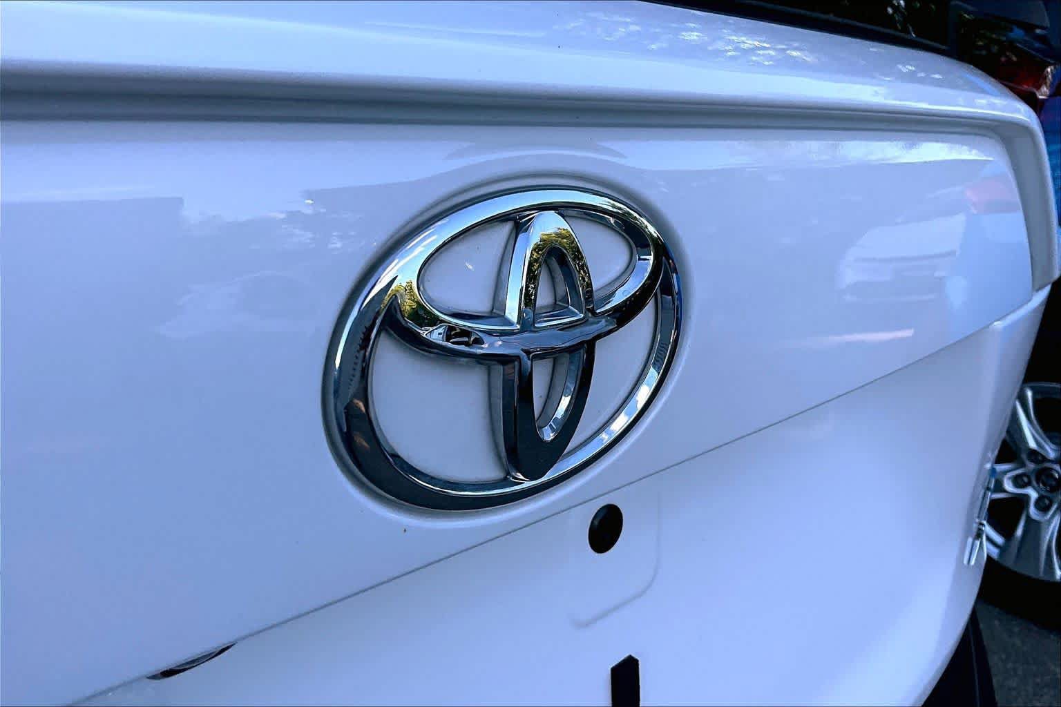 Certified 2023 Toyota RAV4 LE AWD/4WD image 57