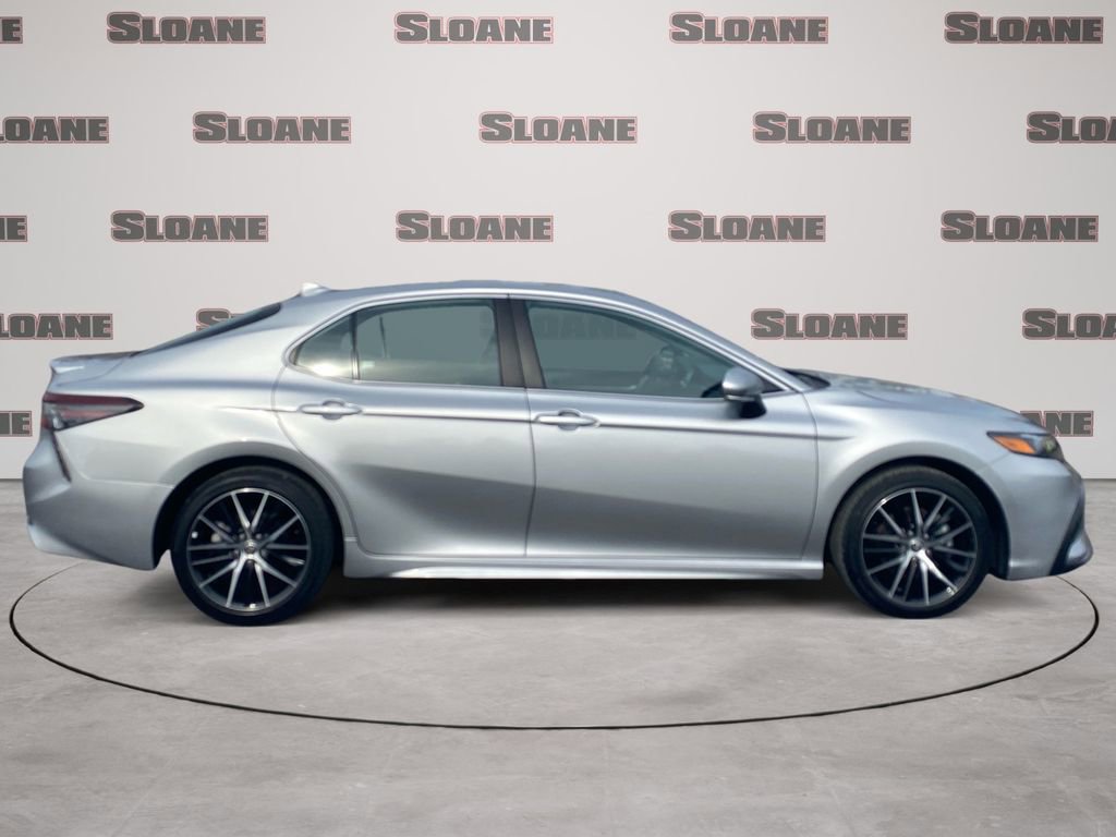 Used 2024 Toyota Camry SE image 6