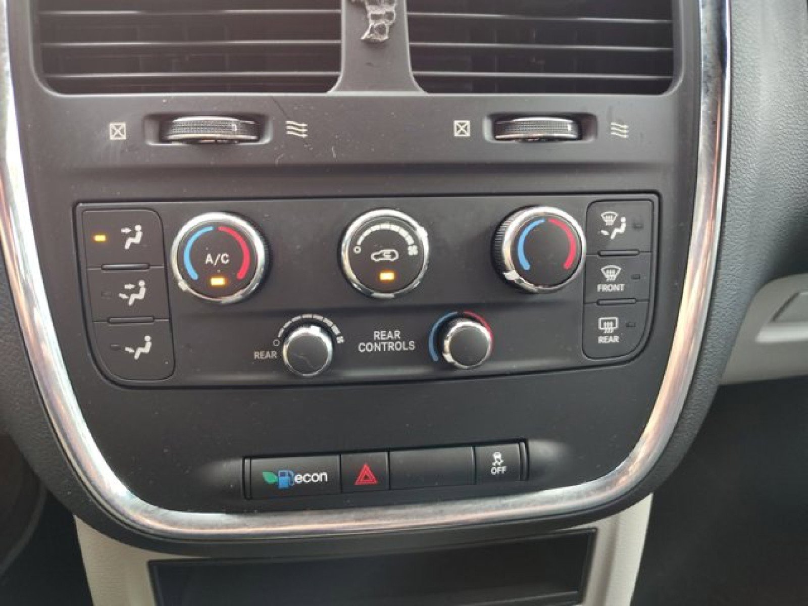 Used 2016 Dodge Grand Caravan SE FWD image 23