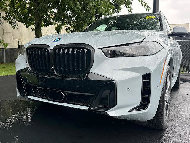 New 2026 BMW X5 xDrive50e w/ M Sport Package AWD/4WD image 2