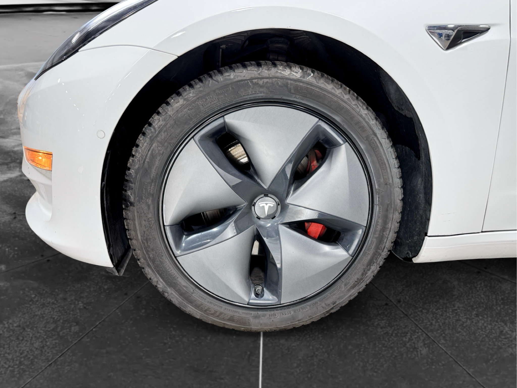 Used 2018 Tesla Model 3 Long Range RWD image 31