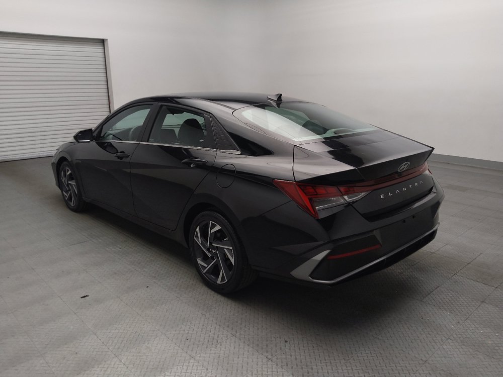 Used 2025 Hyundai Elantra SEL FWD image 5