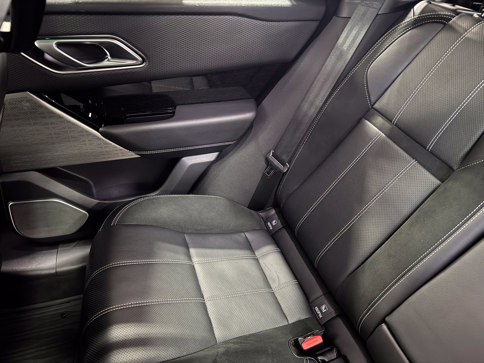 Used 2020 Land Rover Range Rover Velar R-Dynamic S AWD/4WD image 34