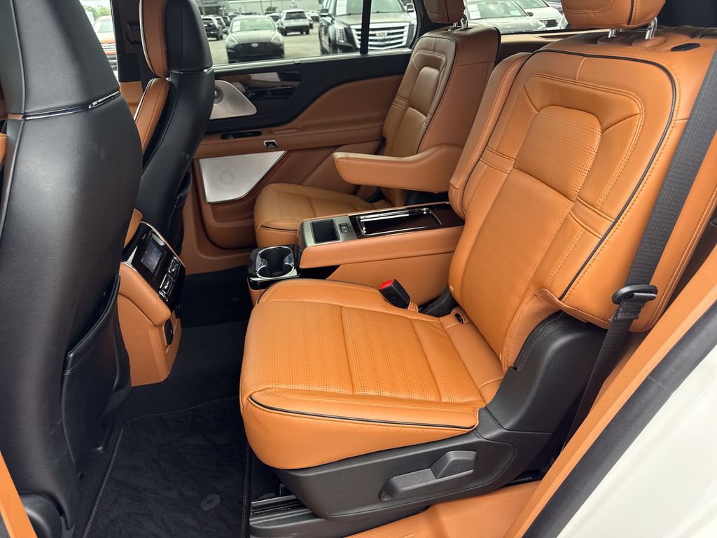 Used 2022 Lincoln Aviator Black Label AWD/4WD image 30