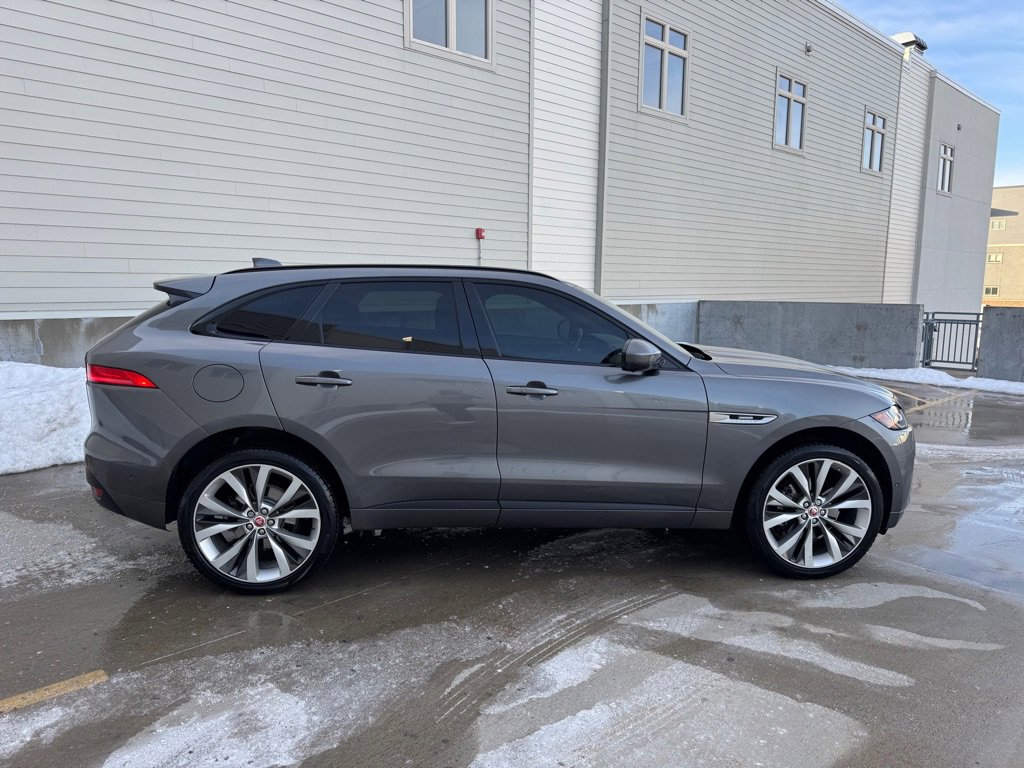 Used 2017 Jaguar F-PACE R-Sport image 2