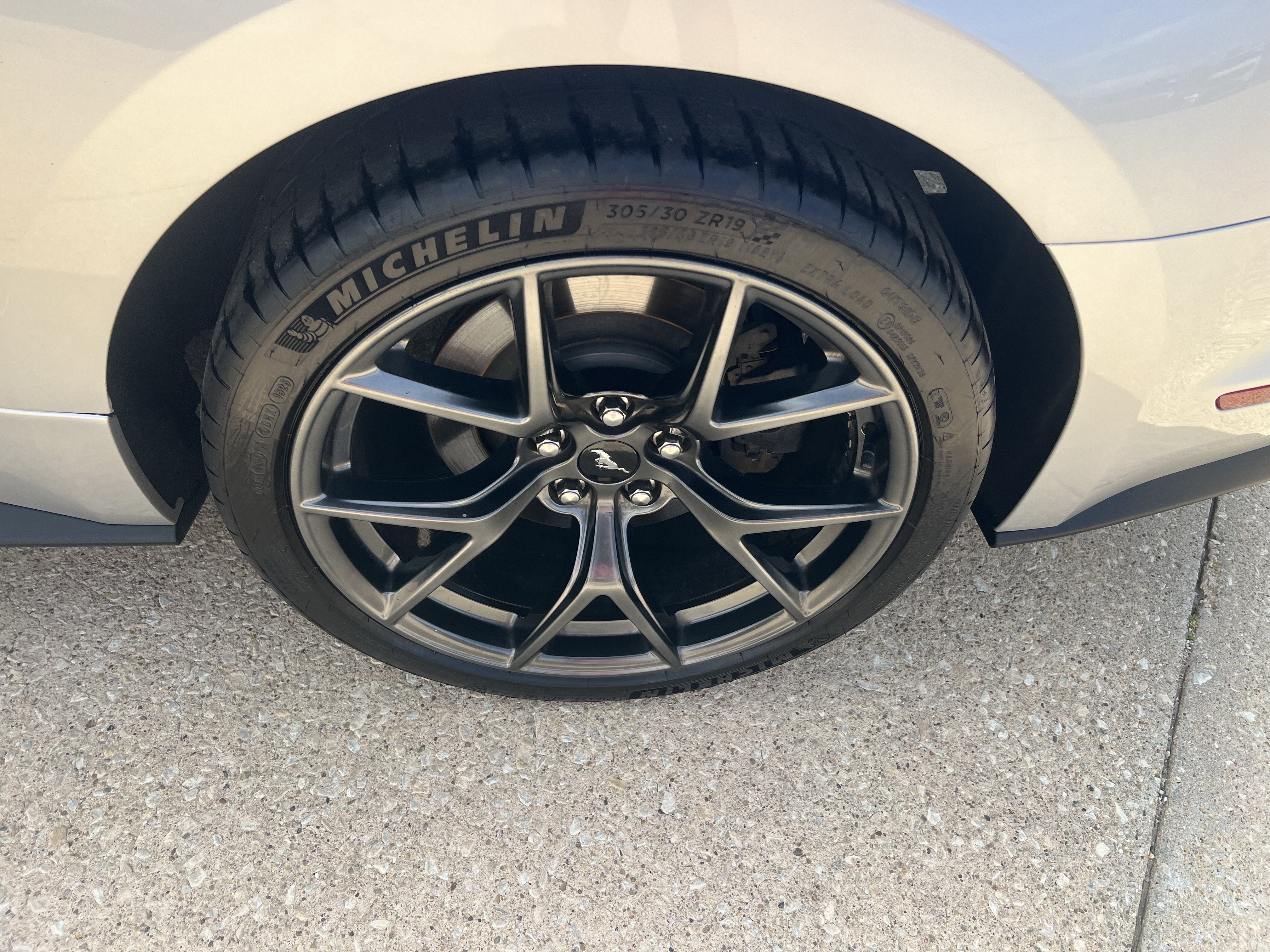 Used 2018 Ford Mustang GT Premium w/ Performance Package - Level 2 RWD image 8