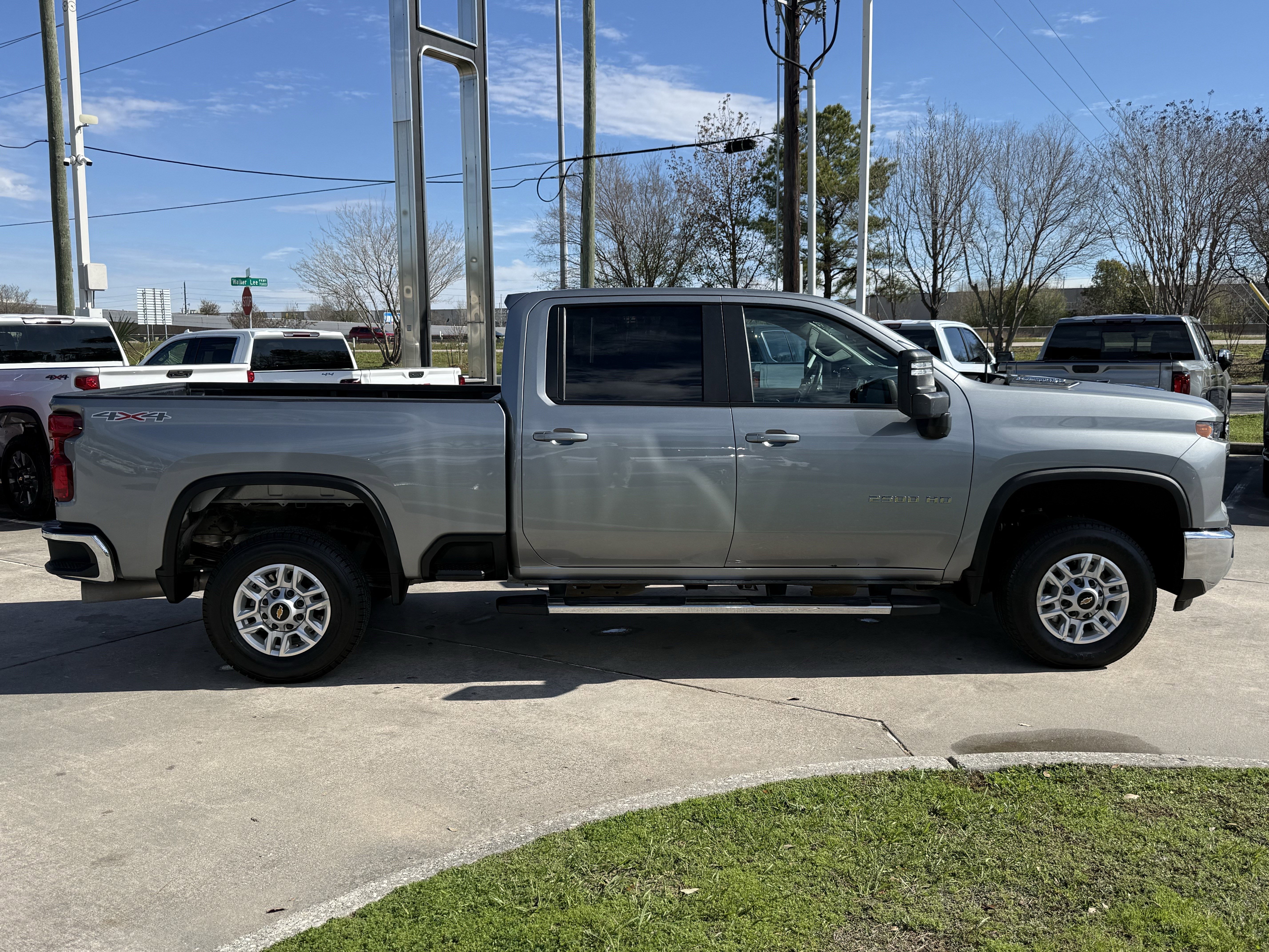 Used 2025 Chevrolet Silverado 2500 LT w/ Convenience Package image 3