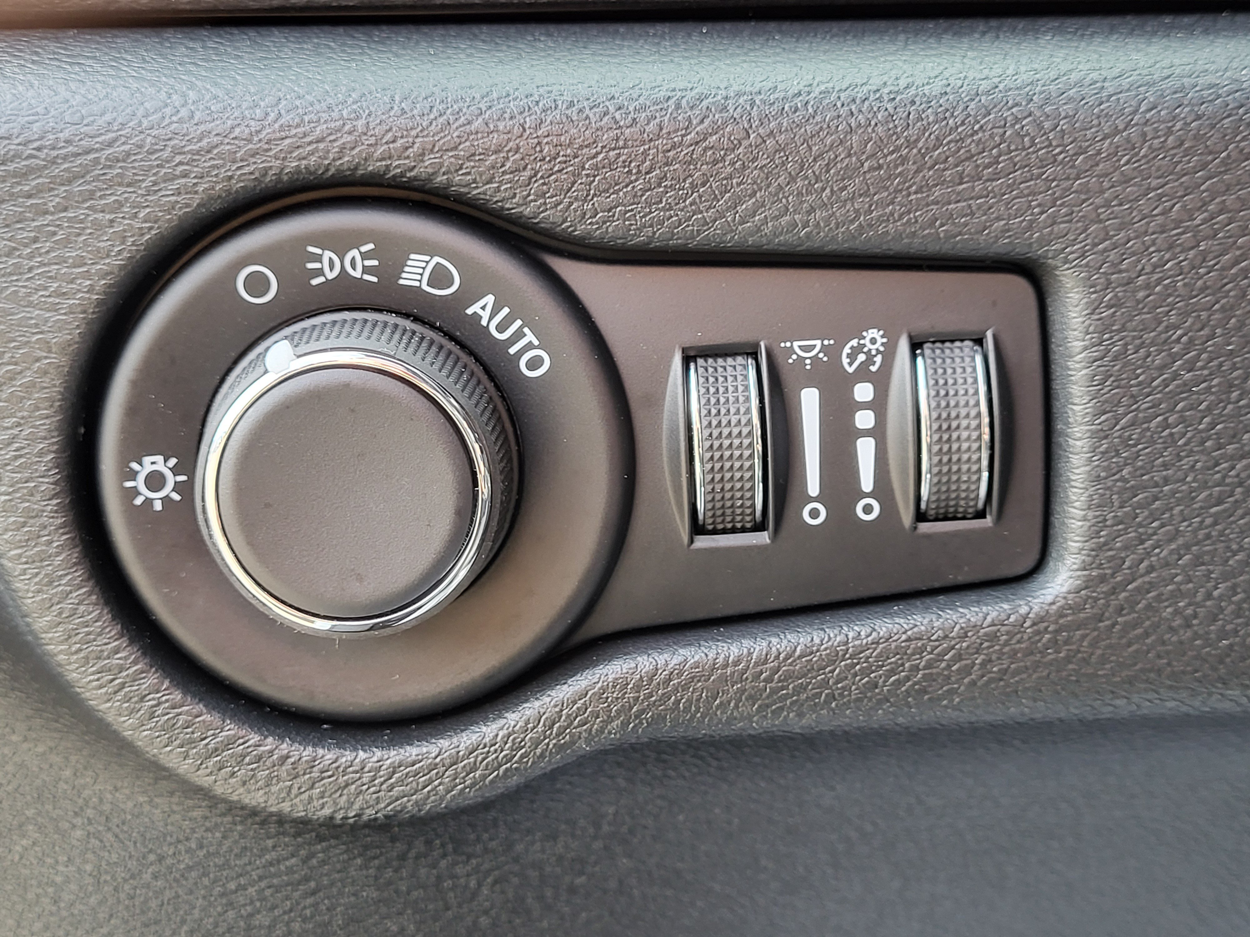 New 2026 Chrysler Voyager LX FWD image 15