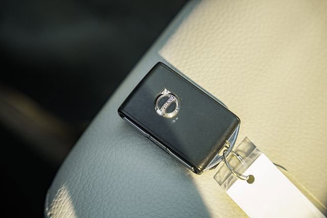 Used 2021 Volvo XC60 T5 Momentum w/ Advanced Package image 44