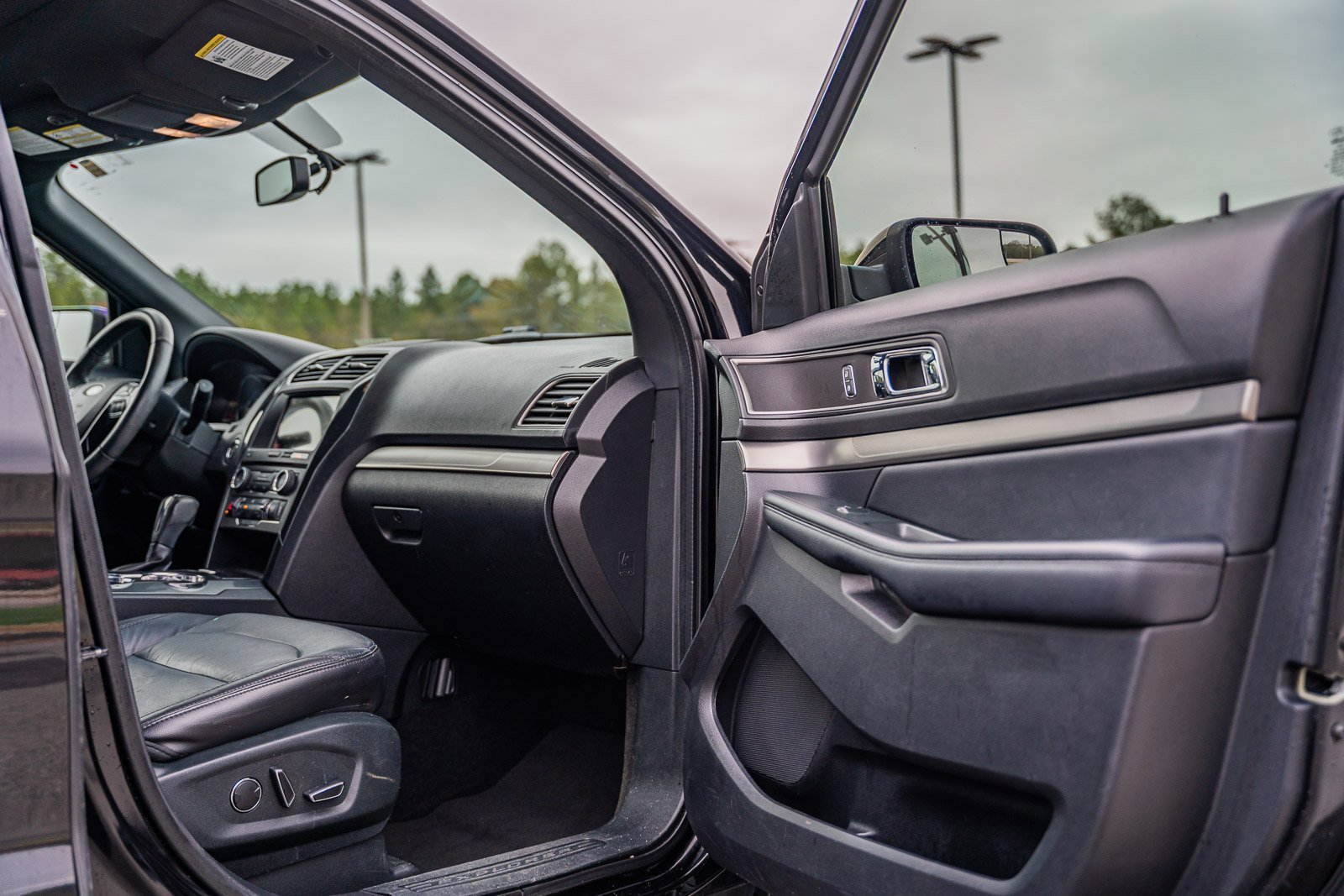 Certified 2018 Ford Explorer XLT w/ Equipment Group 202A image 12