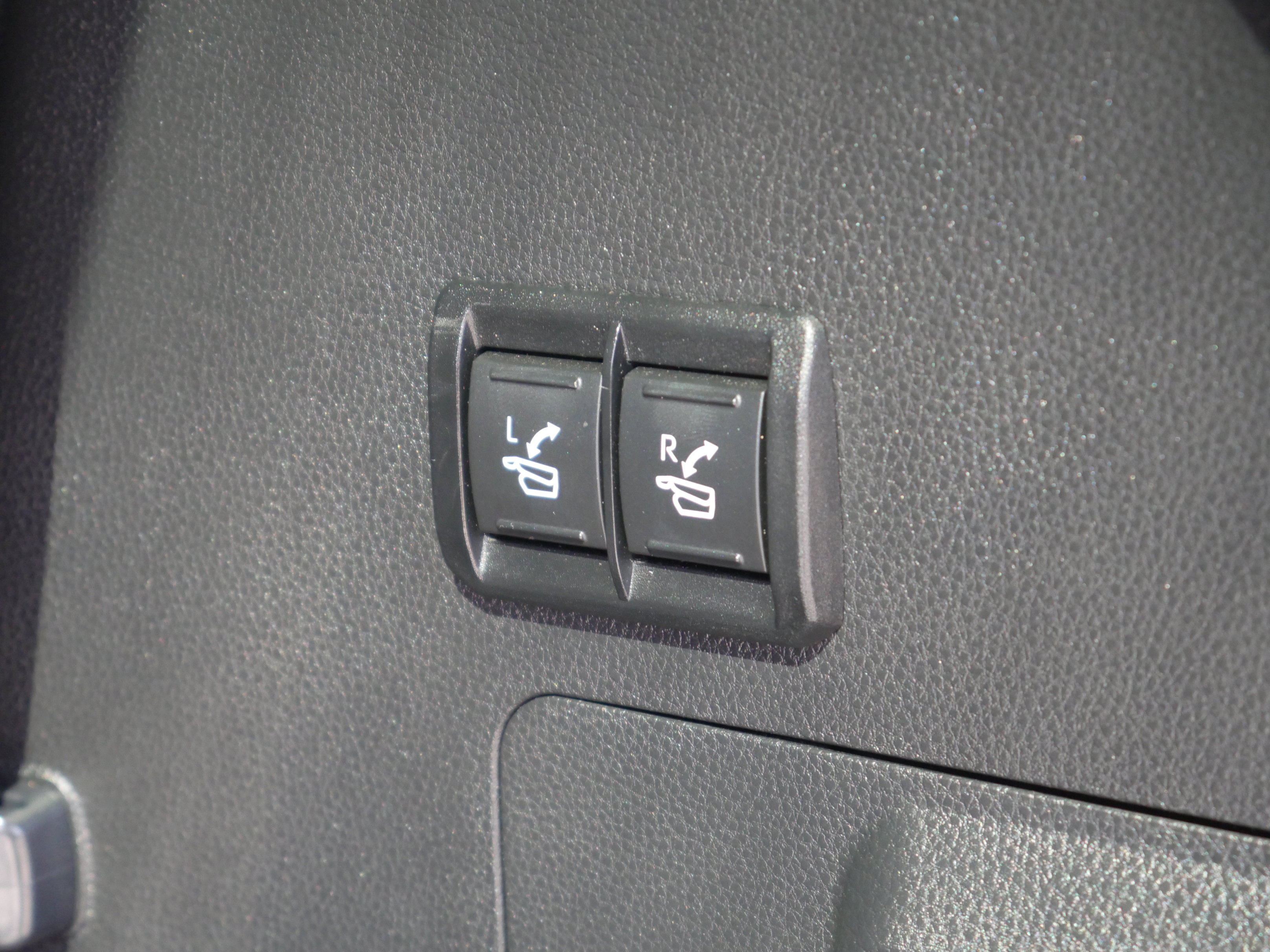 Used 2023 Toyota Sequoia Limited AWD/4WD image 25