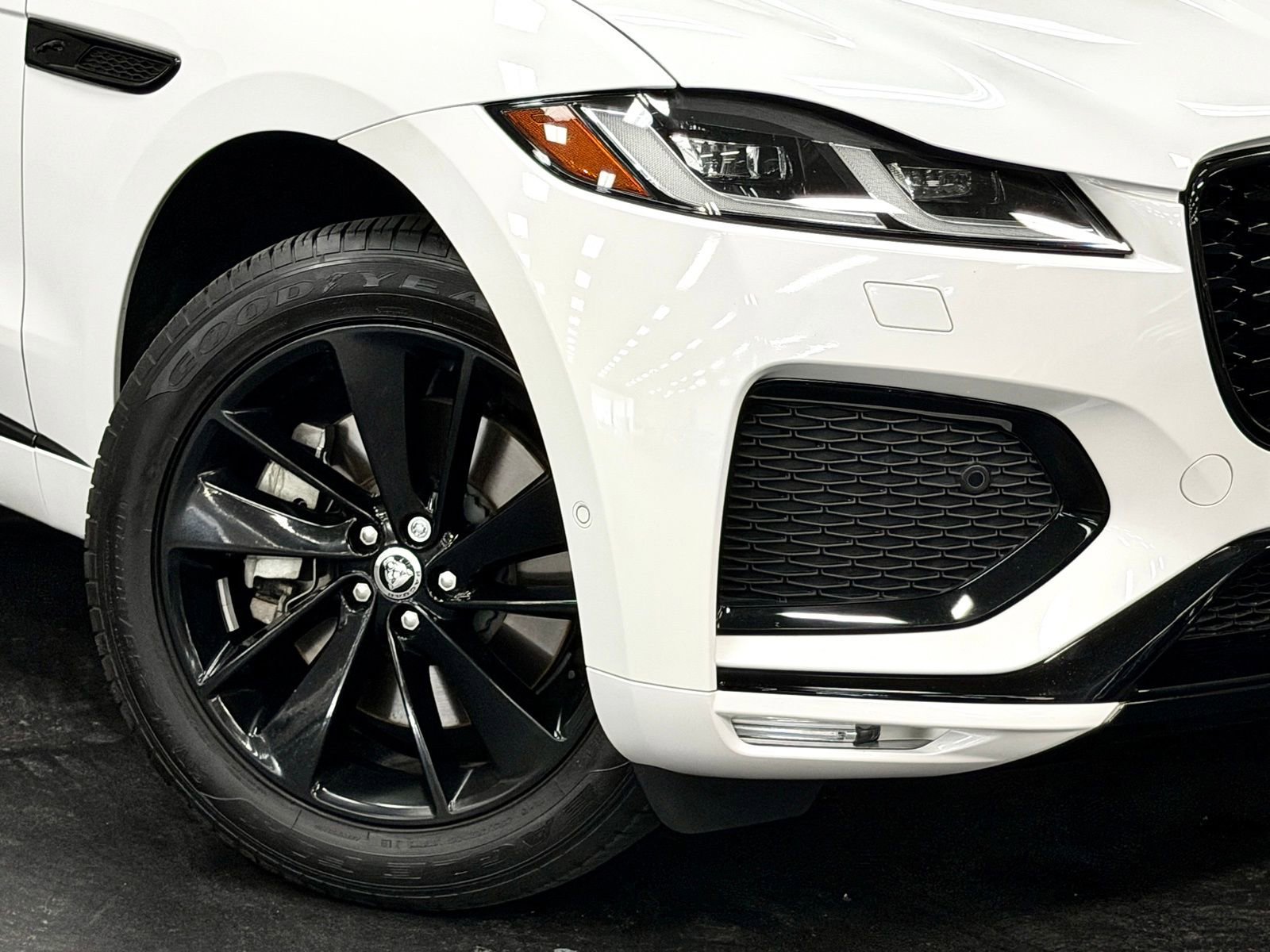 Used 2024 Jaguar F-PACE R-Dynamic S image 4