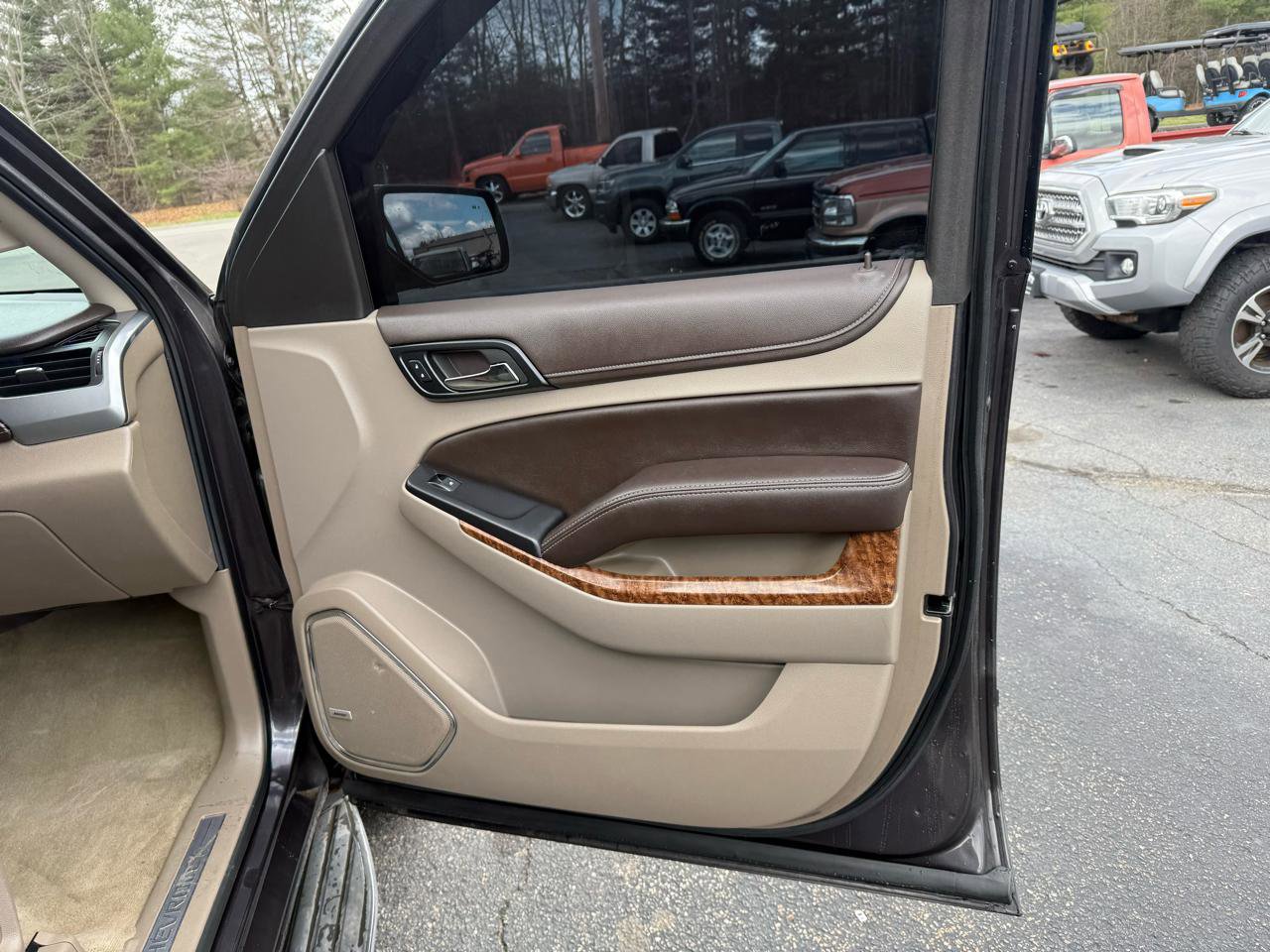 Used 2015 Chevrolet Tahoe LTZ image 17