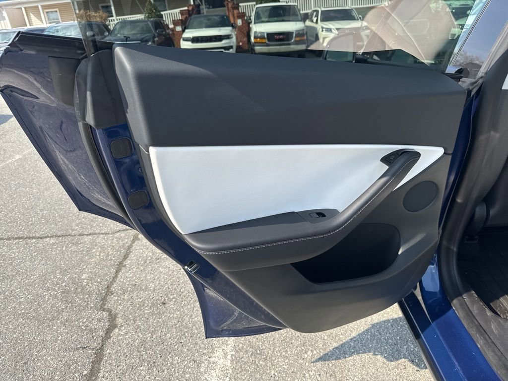 Used 2021 Tesla Model Y Long Range image 30