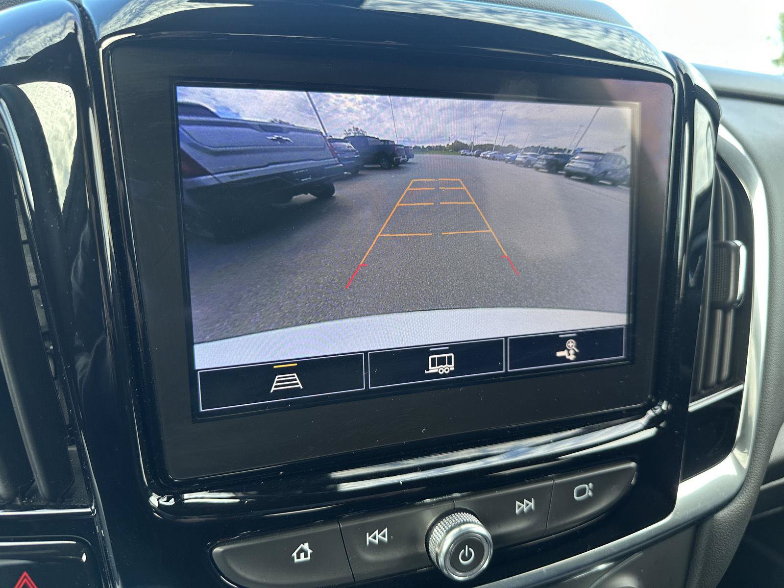 Used 2023 Chevrolet Traverse LT FWD image 24