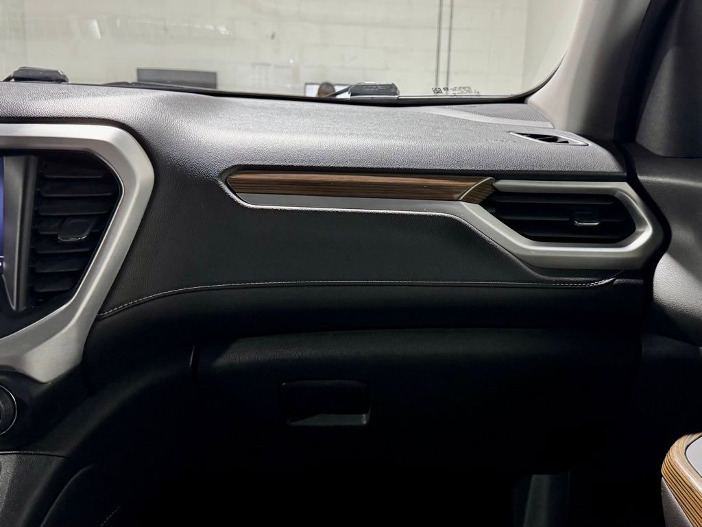 Used 2022 GMC Acadia SLE image 22