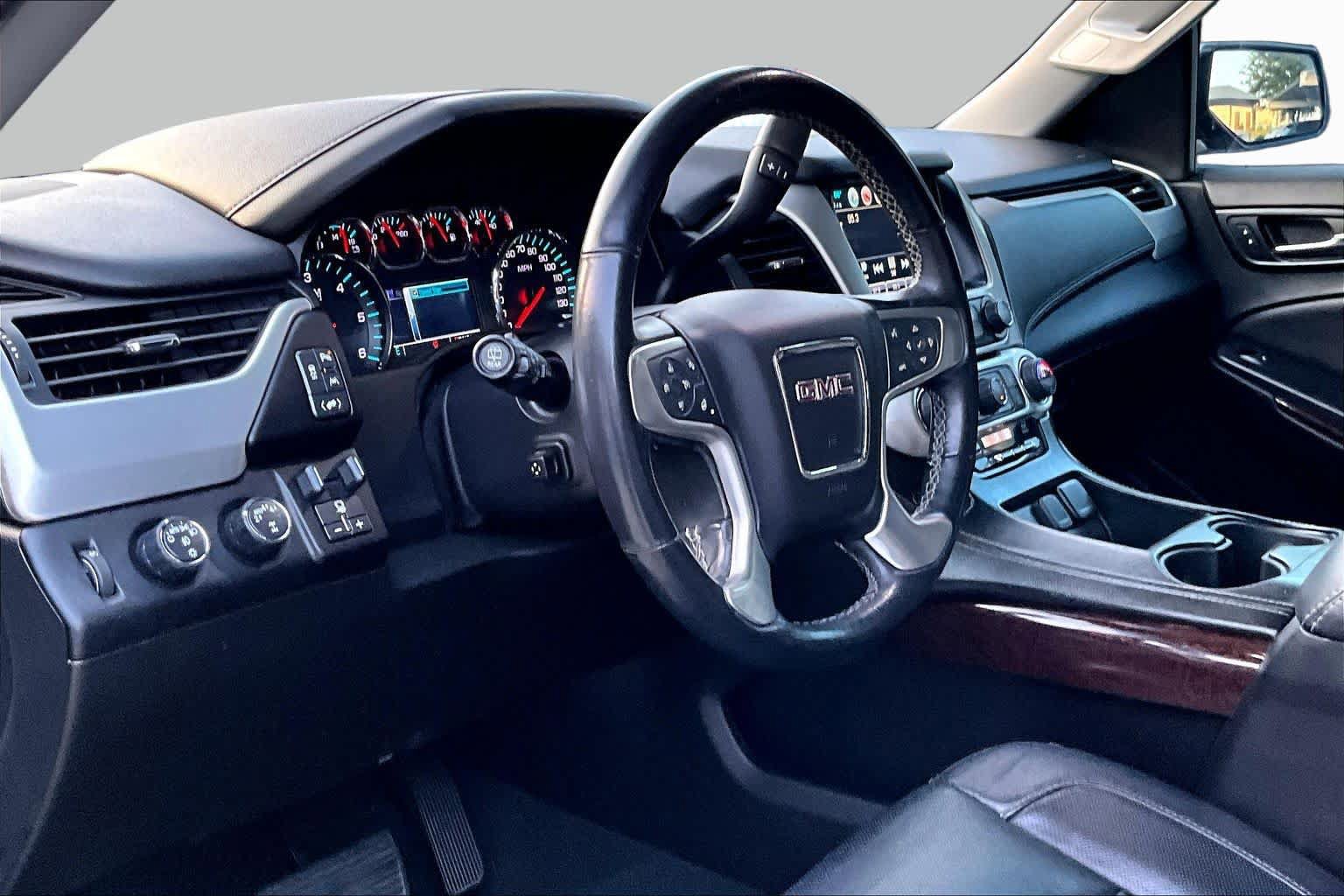 Used 2019 GMC Yukon SLT w/ Open Road Package AWD/4WD image 17