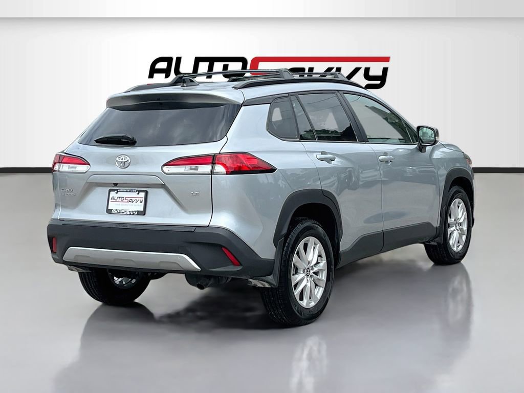 Used 2025 Toyota Corolla Cross LE FWD image 7