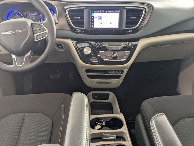 Used 2024 Chrysler Voyager LX image 24