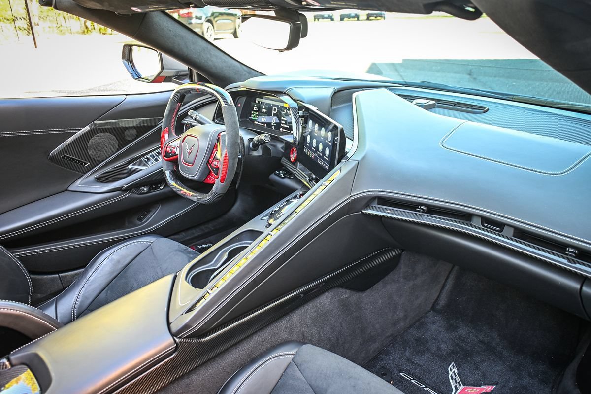 Used 2023 Chevrolet Corvette Stingray Premium Conv w/ Z51 Performance Package RWD image 16