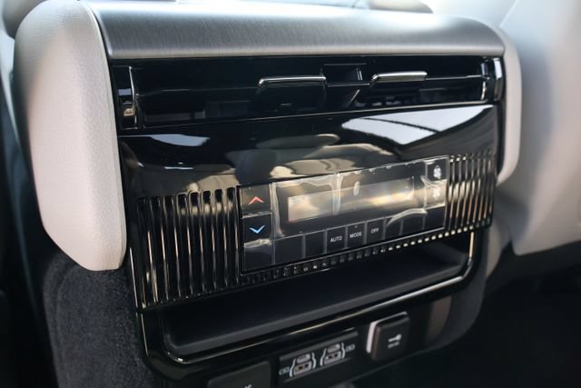 New 2026 Jeep Grand Wagoneer L 2WD w/ Premium Group I image 9