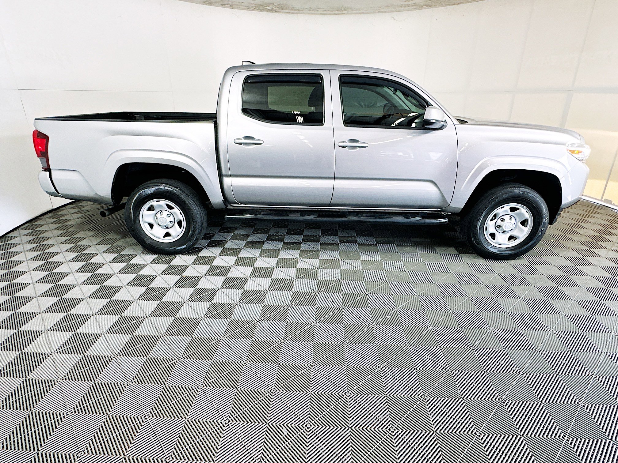 Used 2021 Toyota Tacoma SR AWD/4WD image 2
