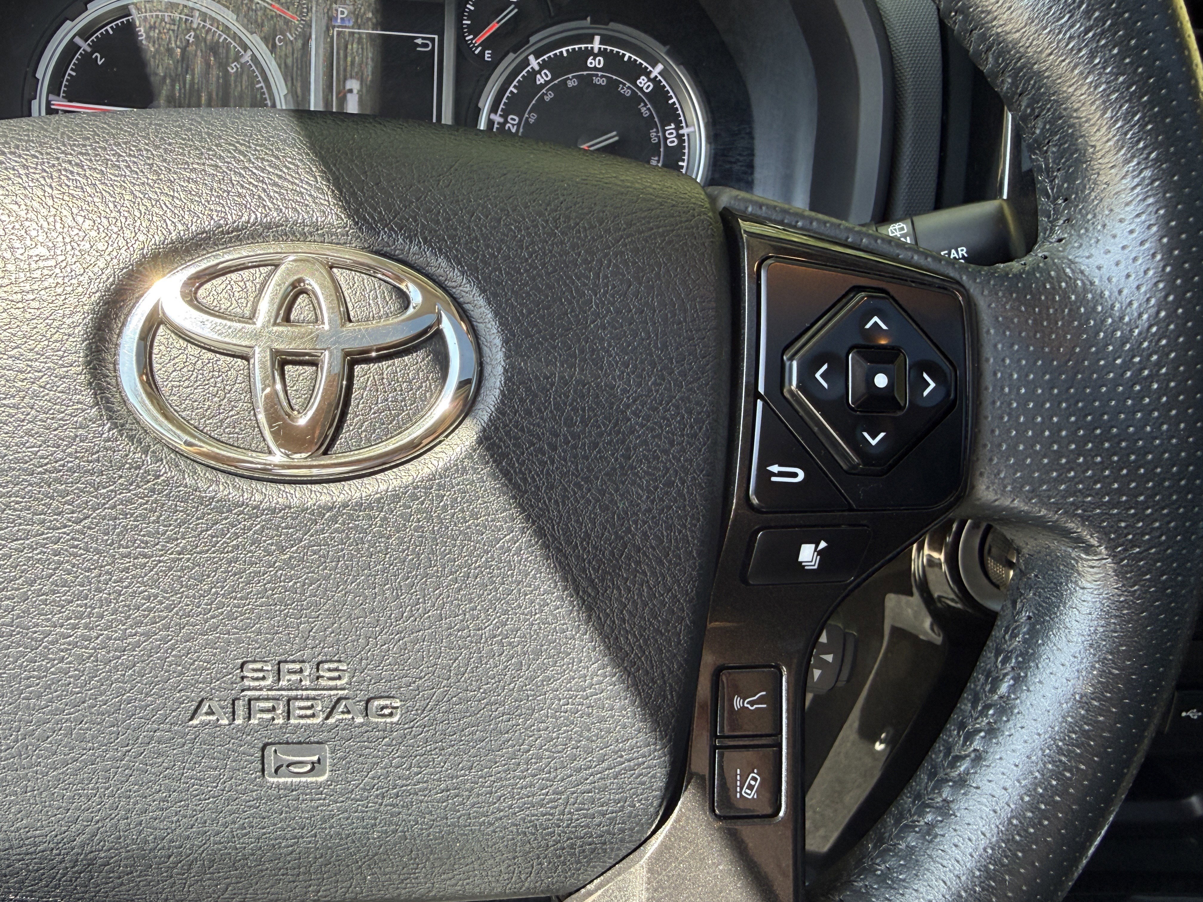 Used 2022 Toyota 4Runner TRD Off-Road Premium w/ Moonroof Package AWD/4WD image 26