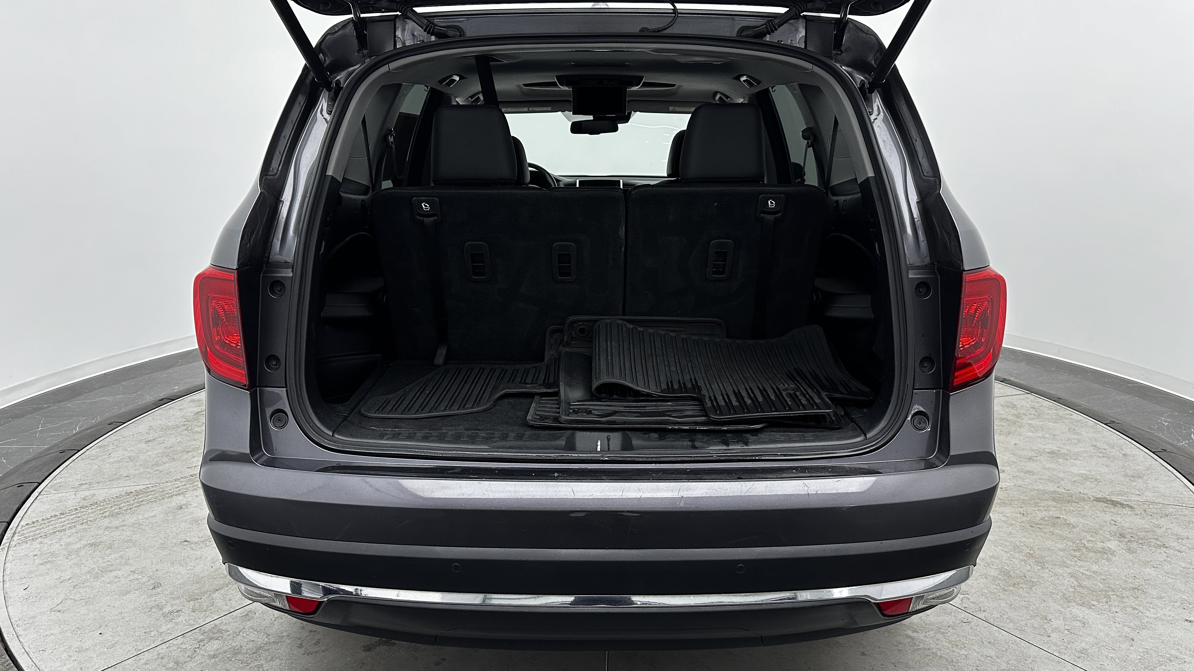 Used 2018 Honda Pilot Touring image 29