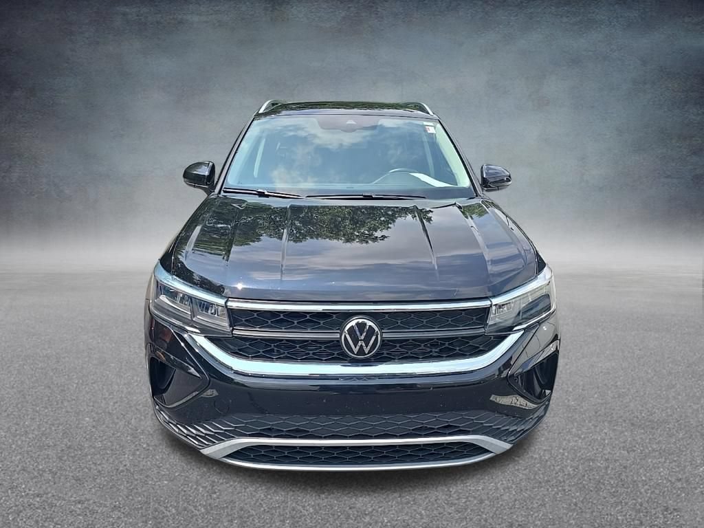 Used 2024 Volkswagen Taos SE AWD/4WD image 3