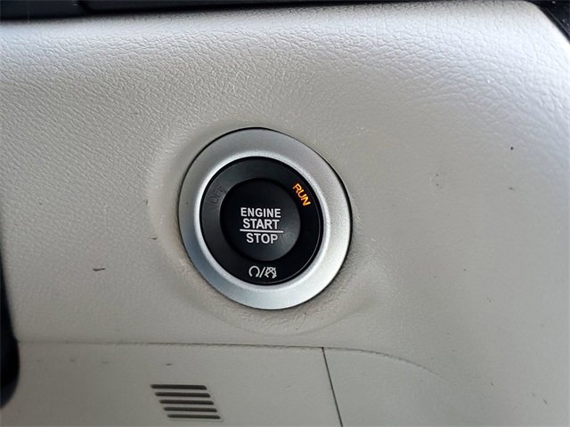 Used 2024 Chrysler Pacifica Touring-L image 16