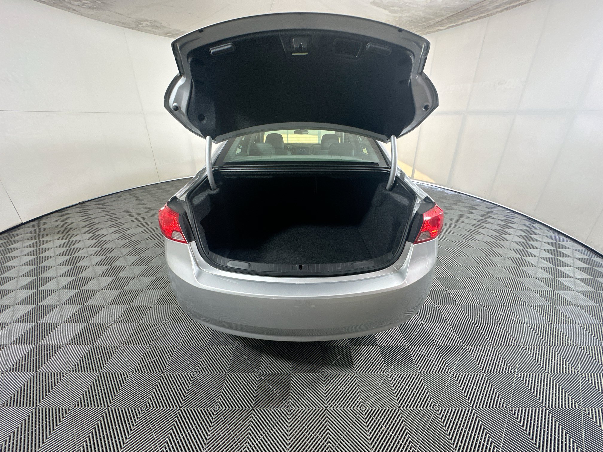 Used 2018 Chevrolet Impala LT FWD image 31