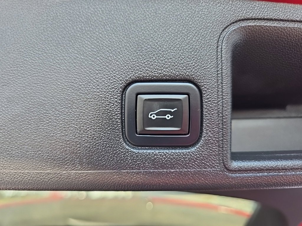 Used 2022 GMC Terrain SLT image 16